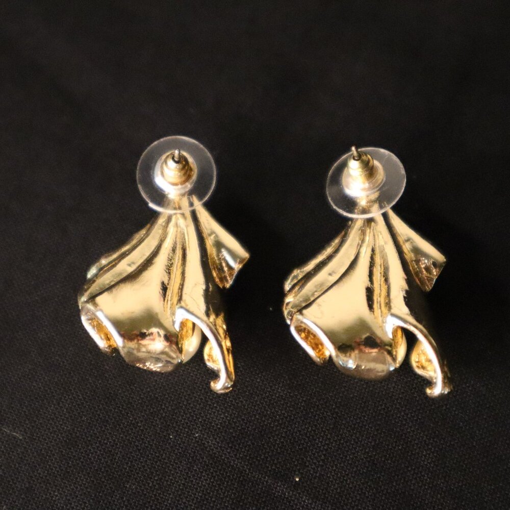 Vintage Style Gold-Tone Pearl Floral Stud Earrings - Picture 2 of 3